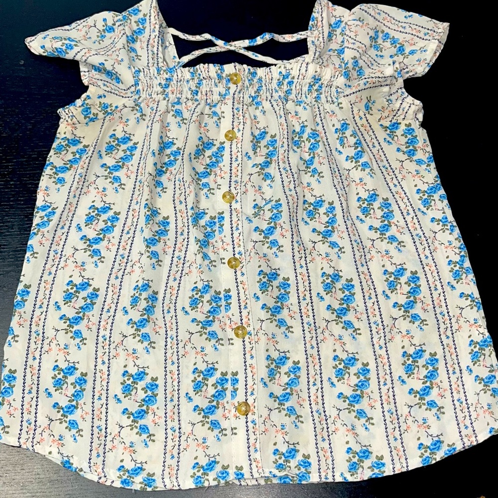 Hello moms, this is a blouse for summer, it is used